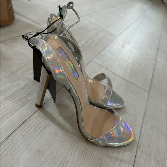 Brand New Forever21 Metallic Silver Heels - Picture 1 of 5